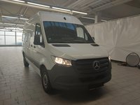 Pogled sprijeda desno