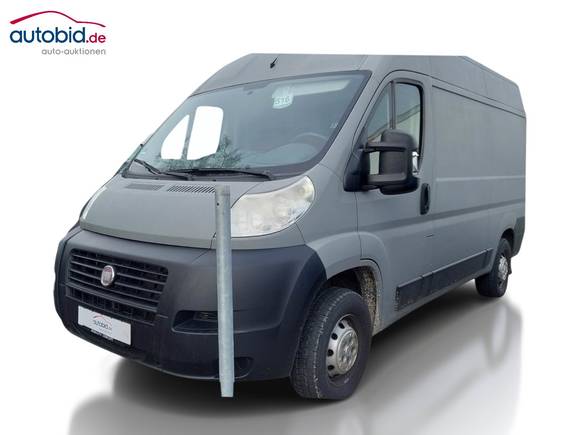 Pogled od napred levo