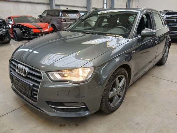 Pogled od napred levo