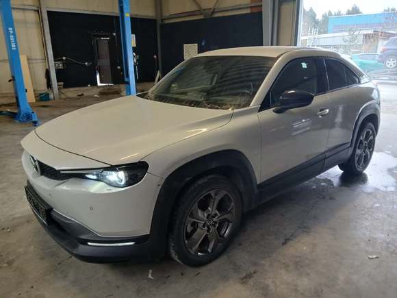 Pogled od napred levo