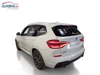 Skats no kreisās puses aizmugurē