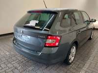 Pogled od pozadi desno