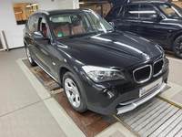 Pogled sprijeda desno