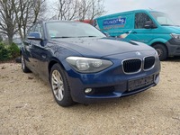 Pogled sprijeda desno