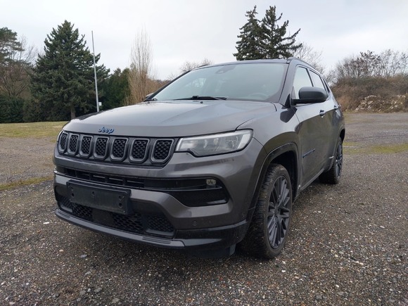 Pogled sprijeda lijevo