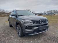 Pogled sprijeda desno