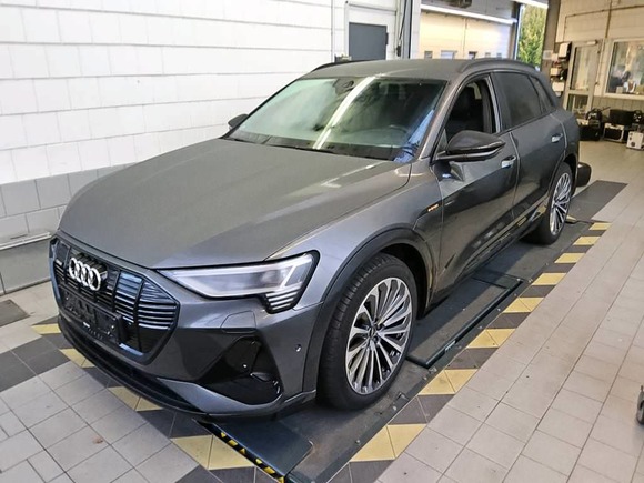 Pogled sprijeda lijevo