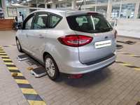 Vaade tagant vasakult