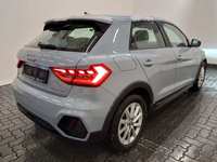 Pogled od pozadi desno