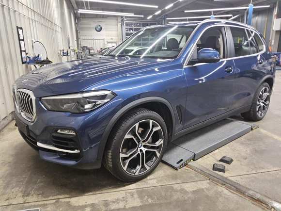 Вид спереди слева