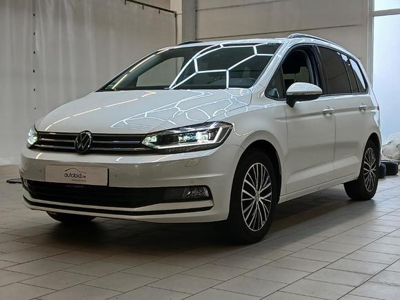 Skats no kreisās puses priekšā