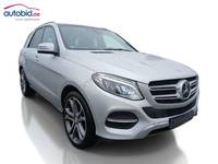 Pogled sprijeda desno