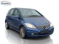 Pogled sprijeda desno