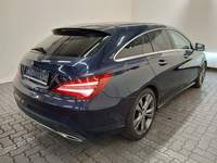 Pogled od pozadi desno