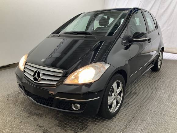 Вид спереди слева