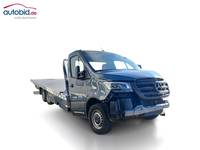 Skats no labās puses priekšā