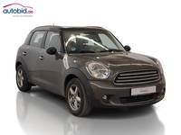 Pogled sprijeda desno