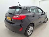 Pogled od pozadi desno