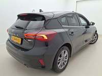 Pogled od pozadi desno