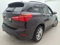 Pogled od pozadi desno