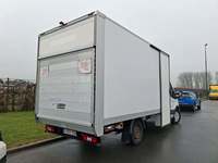 Pogled od pozadi desno