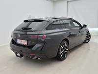 Pogled od pozadi desno