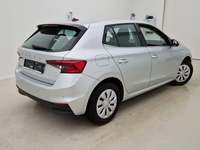 Pogled od pozadi desno