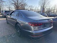 Vaade tagant vasakult