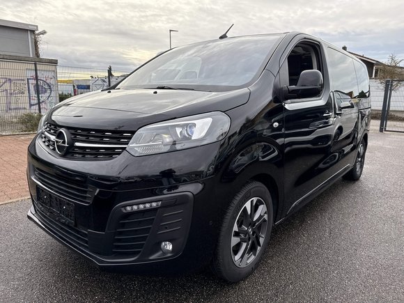 Pogled od napred levo