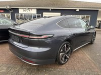 Pogled od pozadi desno