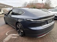 Pogled od pozadi levo