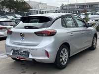 Pogled od pozadi desno