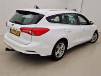 Pogled od pozadi desno