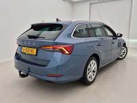 Pogled od pozadi desno