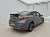 Pogled od pozadi desno