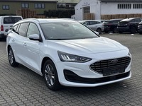 Pogled sprijeda desno