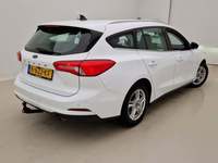 Pogled od pozadi desno