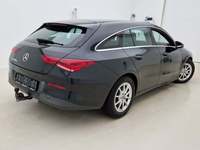 Pogled od pozadi desno