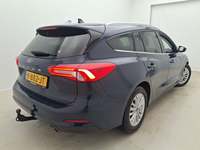 Pogled od pozadi desno