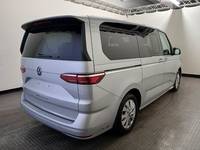 Pogled od pozadi desno