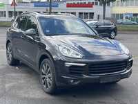 Pogled sprijeda desno