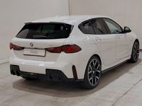 Pogled od pozadi desno