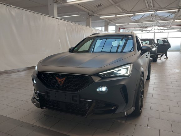 Pogled od napred levo