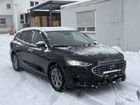 Pogled sprijeda desno