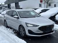 Pogled sprijeda desno