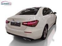 Pogled od pozadi desno