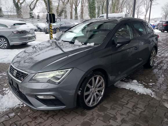 Pogled od napred levo