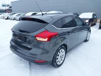 Pogled od pozadi desno