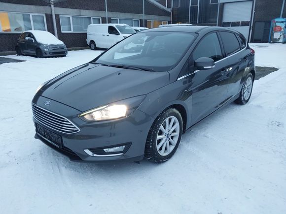 Pogled od napred levo