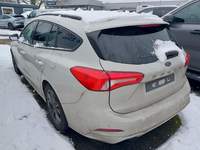 Pogled od pozadi levo